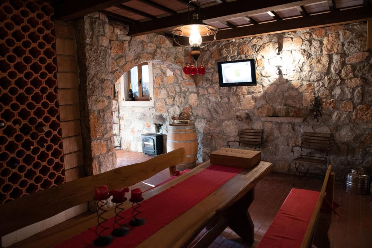 Castle House Rooms, Swimming Pool & Sauna & Tennis Court & Wine Cellar Sežana Eksteriør bilde