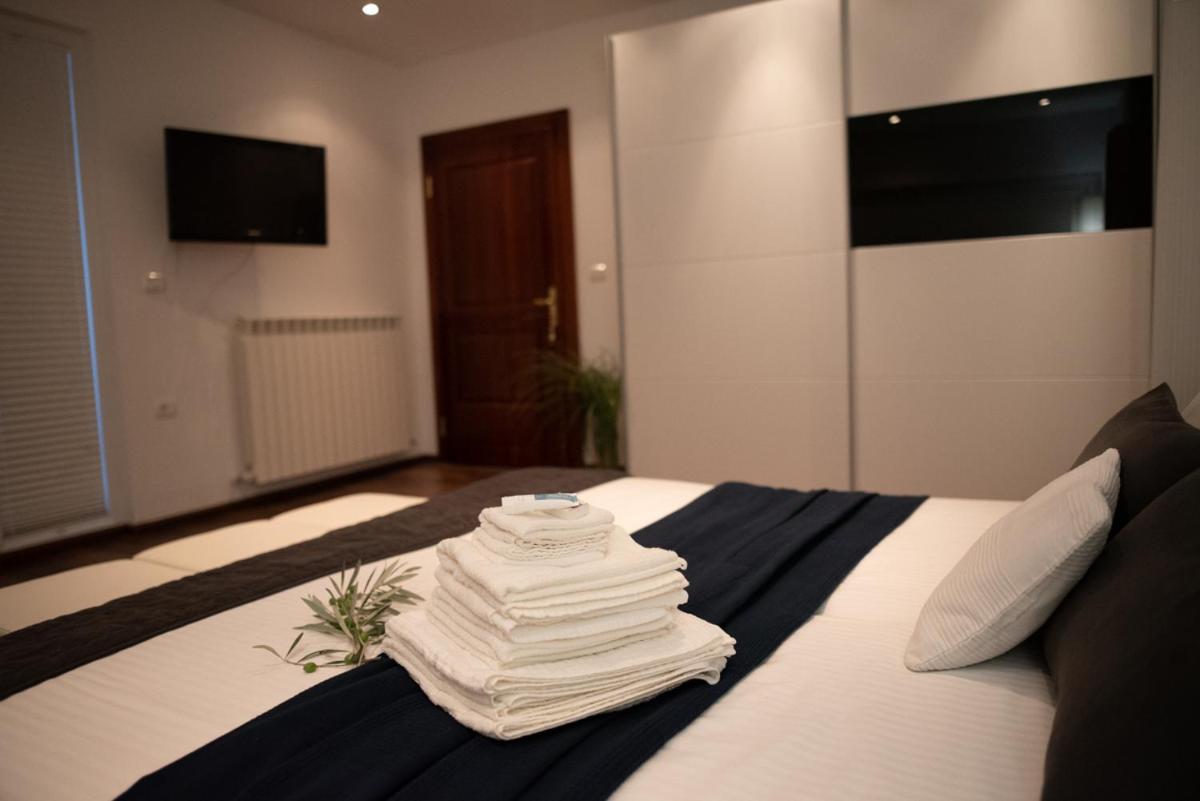Castle House Rooms, Swimming Pool & Sauna & Tennis Court & Wine Cellar Sežana Eksteriør bilde