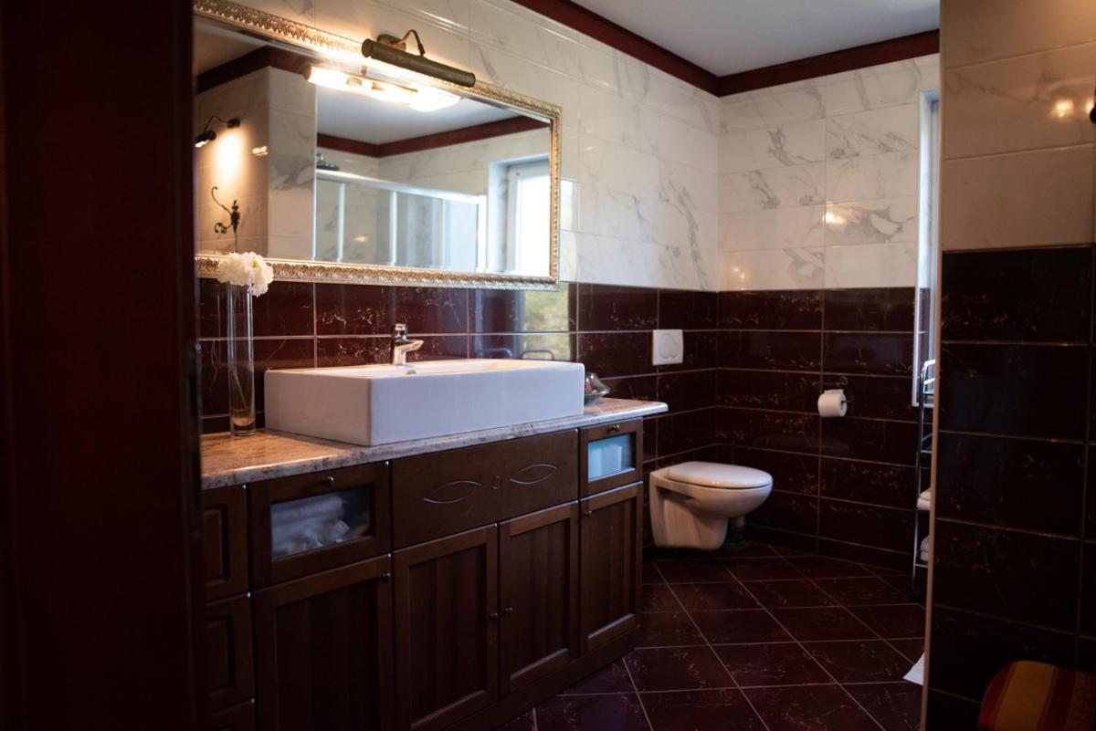 Castle House Rooms, Swimming Pool & Sauna & Tennis Court & Wine Cellar Sežana Eksteriør bilde