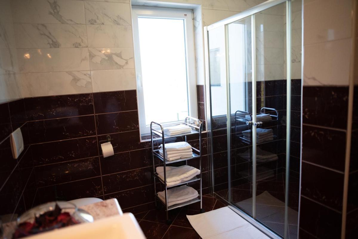 Castle House Rooms, Swimming Pool & Sauna & Tennis Court & Wine Cellar Sežana Eksteriør bilde